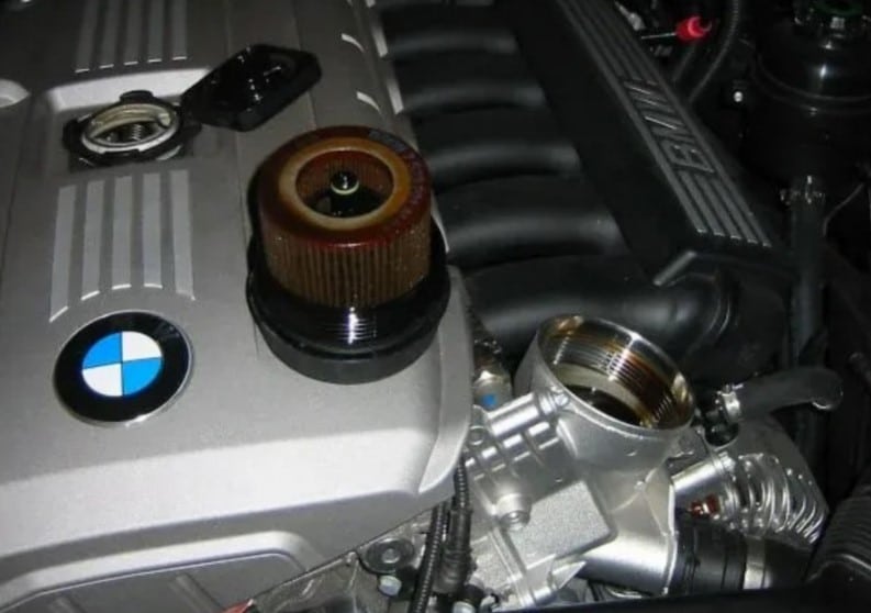 How does an oil filter BMW work