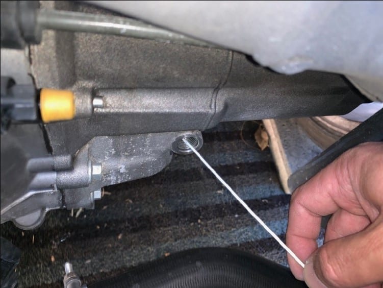 How to check transmission fluid without dipstick